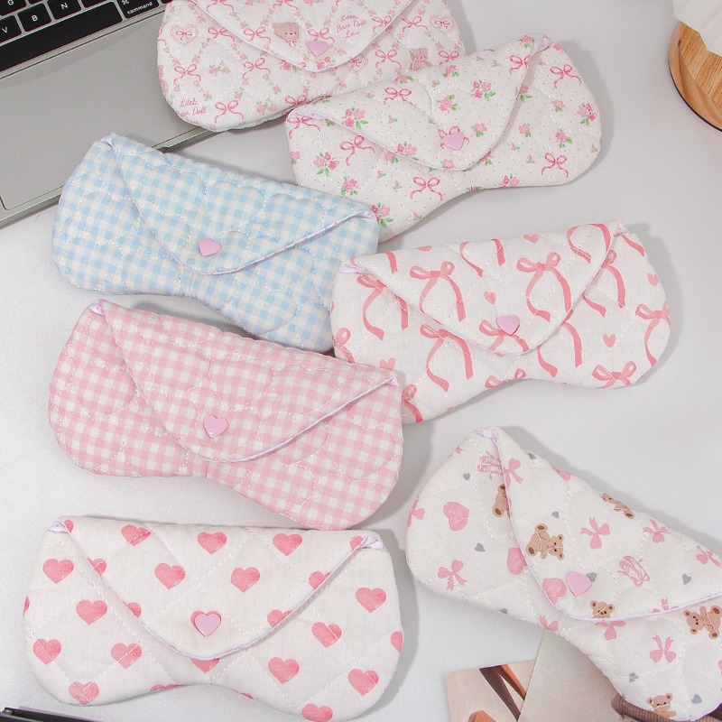 Kotak Kacamata Berbentuk Hati  - Travel Accessories Pouch For Women ulasan dan harga