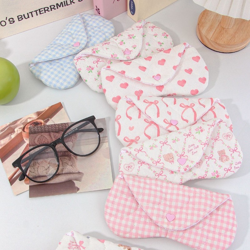 Kotak Kacamata Berbentuk Hati  - Travel Accessories Pouch For Women ulasan dan harga
